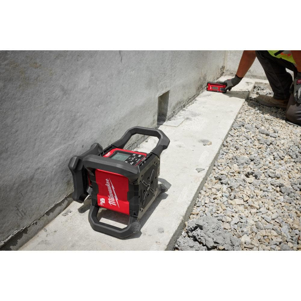 Milwaukee 3704-21 M18 Red Exterior Dual Slope Rotary Laser Level Kit w/ Receiver & Remote - 13